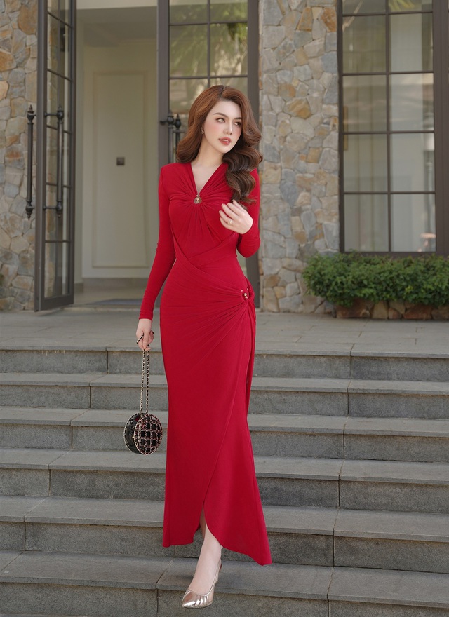 Sắc đỏ chiếm trọn trong bộ sưu tập thời trang diện tết của hội quý cô- Ảnh 2.