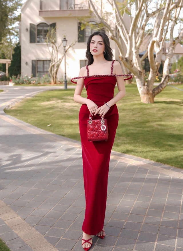 红色在妇女协会的春节时装系列中占据主导地位 - 照片 6。