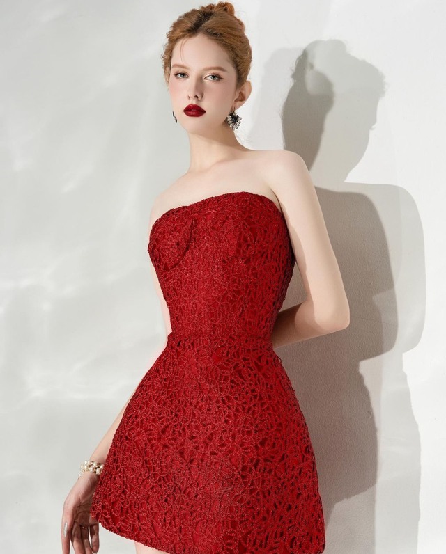 Sắc đỏ chiếm trọn trong bộ sưu tập thời trang diện tết của hội quý cô- Ảnh 8.