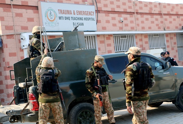 Đồn cảnh sát ở Pakistan bị tấn công bất ngờ, 10 cảnh sát thiệt mạng- Ảnh 1.
