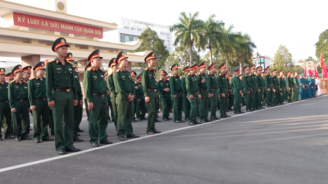Trang bị mô tô cho lực lượng dân quân ở Quảng Ngãi- Ảnh 1.