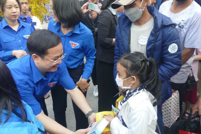 Hàng ngàn vé miễn phí tặng sinh viên, thanh niên công nhân về quê đón tết- Ảnh 5.