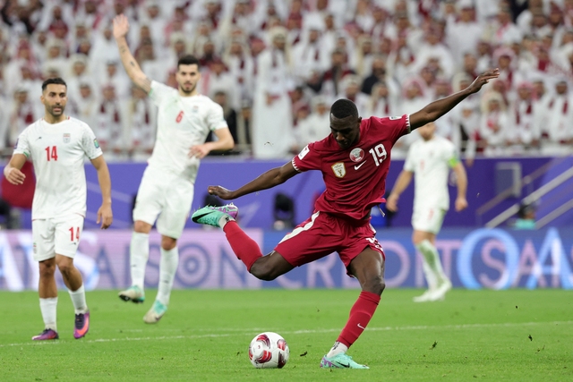 Thắng kịch tính Iran, đội chủ nhà Qatar giành vé vào chung kết Asian Cup 2023- Ảnh 5.