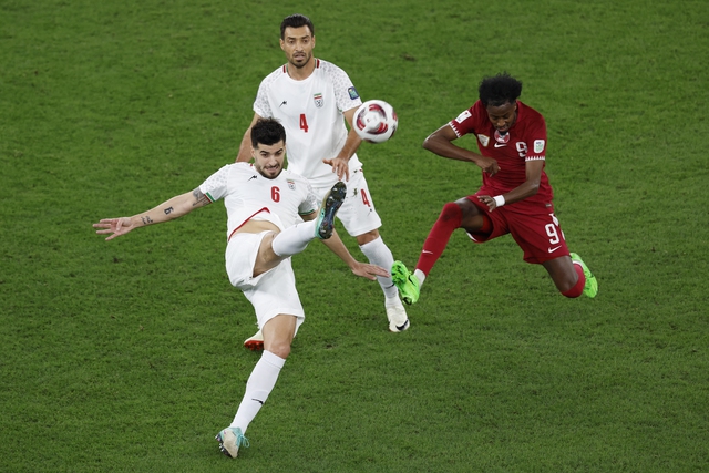 Thắng kịch tính Iran, đội chủ nhà Qatar giành vé vào chung kết Asian Cup 2023- Ảnh 1.
