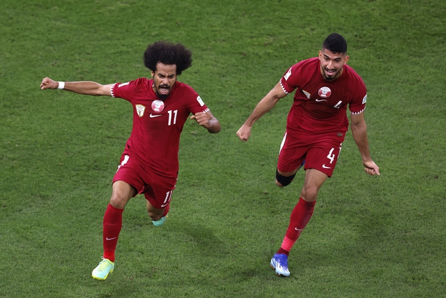 Thắng kịch tính Iran, đội chủ nhà Qatar giành vé vào chung kết Asian Cup 2023- Ảnh 4.