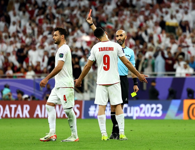 Chuyên gia Iran lên tiếng về những tranh cãi của trọng tài khiến đội nhà thua trận- Ảnh 2.