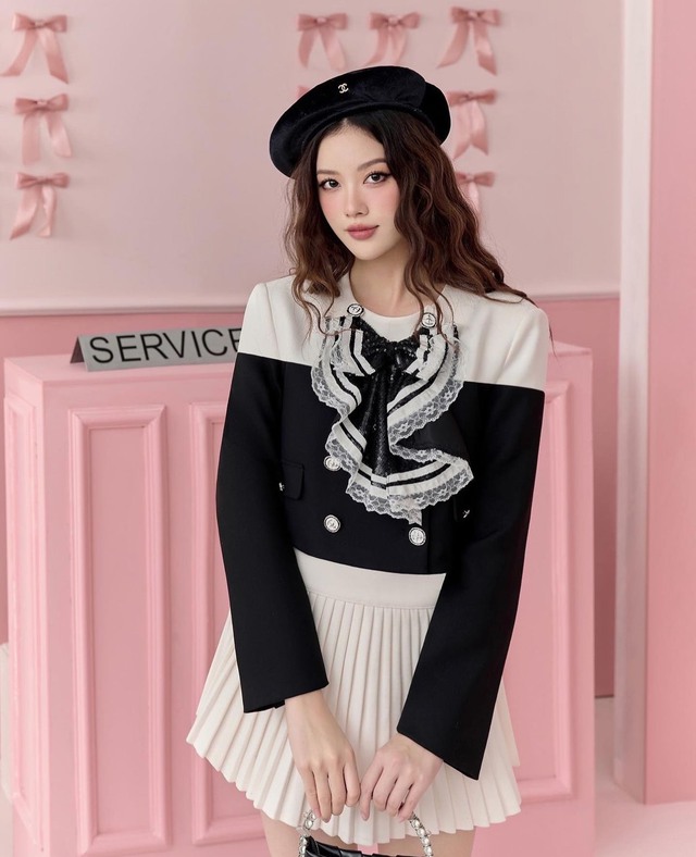 Mặc chân váy ngắn vào mùa lạnh thế nào để đẹp, sang mà vẫn hợp thời tiết?- Ảnh 5. Mặc chân váy ngắn vào mùa lạnh thế nào để đẹp, sang mà vẫn hợp thời tiết?- Ảnh 5.