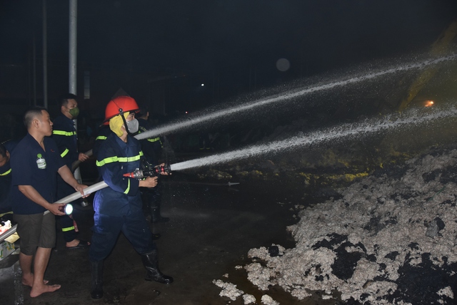 Tiền Giang: Điều tra nguyên nhân cháy lớn bên trong KCN Long Giang- Ảnh 2.