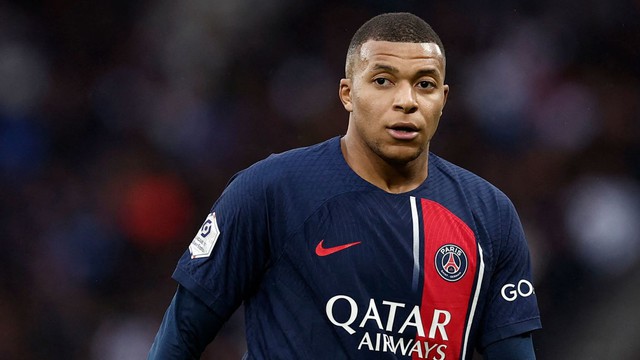 Mbappe gặp Tổng thống Pháp Macron, CLB Real Madrid có lo lắng?- Ảnh 2.