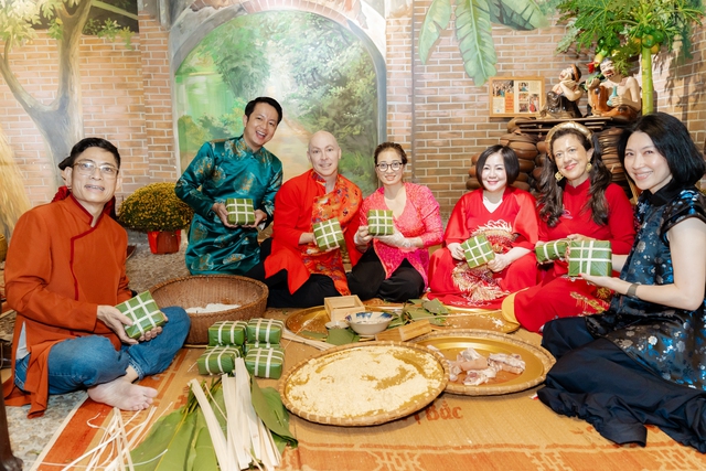 ‘Tết’s Celebration 2024’ quy tụ nhiều nghệ sĩ quảng bá tết Việt đến bạn bè quốc tế - Ảnh 8.