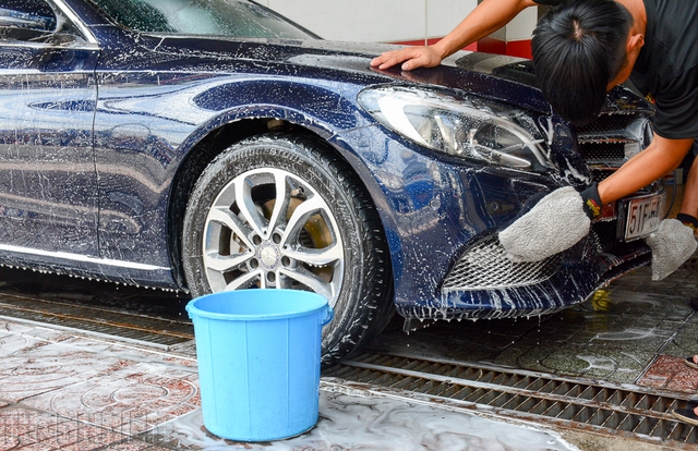 5 điều không nên làm khi tự rửa ô tô, tránh gây tổn hại bề mặt sơn- Ảnh 2.