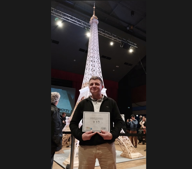 Tháp Eiffel bằng que diêm lập kỷ lục Guinness thế giới- Ảnh 2.