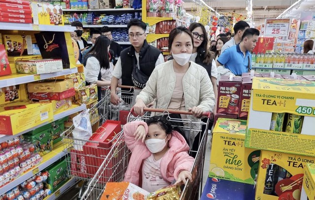 Nhiều siêu thị, cửa hàng tiện lợi ở Hà Nội mở cửa xuyên tết Giáp Thìn 2024- Ảnh 1.