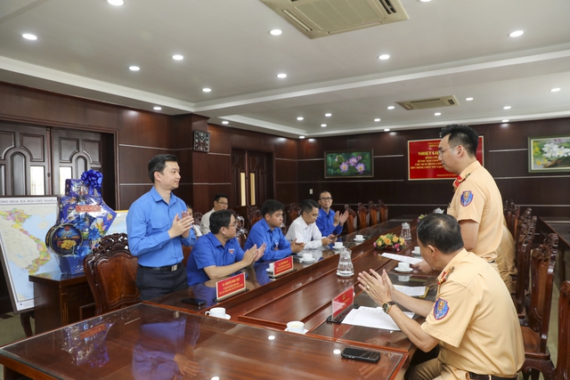 Bí thư T.Ư Đoàn Nguyễn Minh Triết thăm lực lượng làm nhiệm vụ trực tết- Ảnh 3.