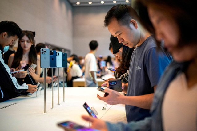 iPhone 15 lại giảm giá để lôi kéo khách hàng Trung Quốc- Ảnh 1.