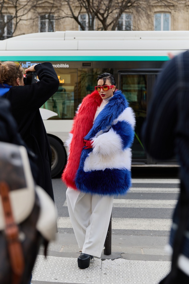 Street style -  những diện mạo đẹp nhất Tuần lễ thời trang Thu Đông Paris 2024- Ảnh 7.