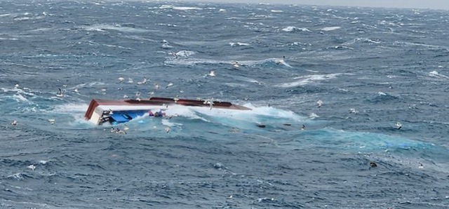 5 thủy thủ người Việt được cứu trên tàu cá bị lật ở Hàn Quốc- Ảnh 1.