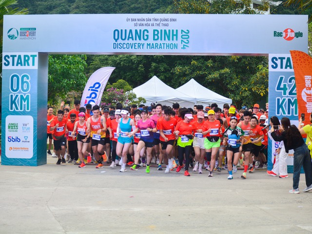 Gần 2.200 vận động viên tham gia giải chạy marathon khám phá Quảng Bình- Ảnh 1.