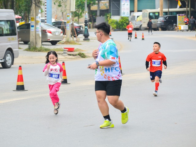 Gần 2.200 vận động viên tham gia giải chạy marathon khám phá Quảng Bình- Ảnh 3.
