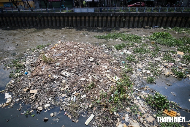 Kênh Nhiêu Lộc - Thị Nghè ngập rác, TP.HCM yêu cầu vớt sạch ngay- Ảnh 4.