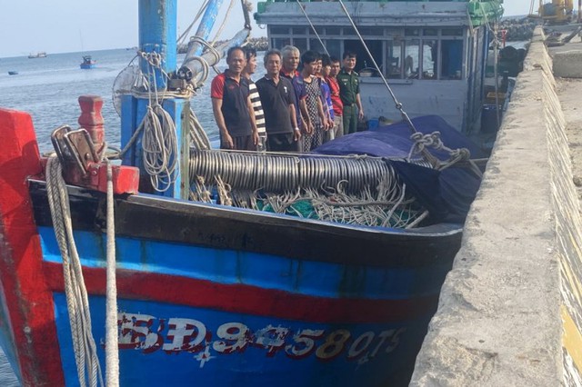 Tìm kiếm ngư dân mất tích trên vùng biển Ninh Thuận- Ảnh 2.