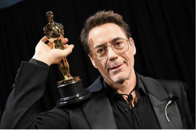 'Người sắt' Robert Downey Jr. bị chỉ trích vì hành động khiếm nhã- Ảnh 1.