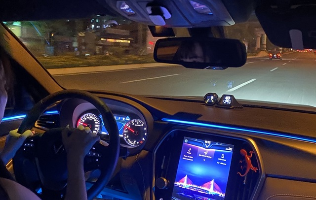Kinh nghiệm lái xe an toàn trên cao tốc vào ban đêm- Ảnh 1.