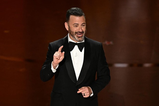 Jimmy Kimmel đáp trả khi bị ông Donald Trump chê dẫn Oscar quá tệ- Ảnh 3.