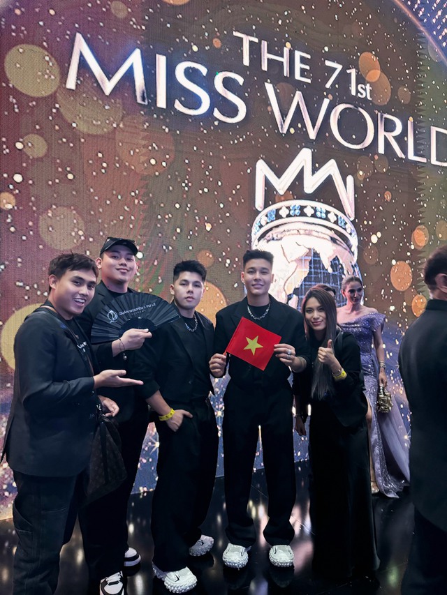 Ê kíp Việt kể chuyện đến Ấn Độ làm đẹp cho Miss World Karolina Bielawska- Ảnh 4.