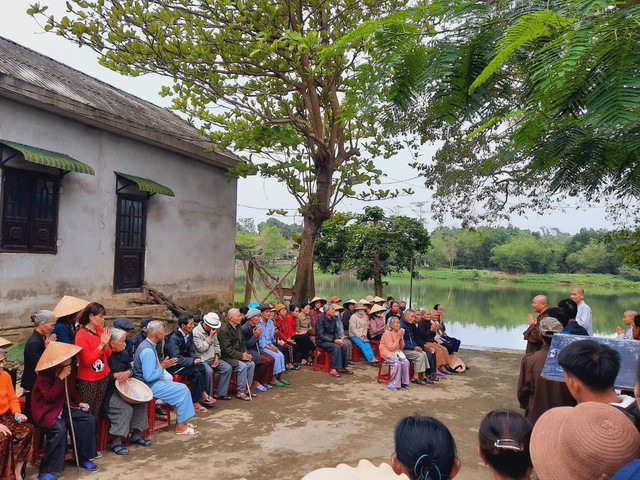 Hàng trăm phần quà từ ni sư Thích Nữ Tâm Nguyệt dành tặng bà con Quảng Trị- Ảnh 4.