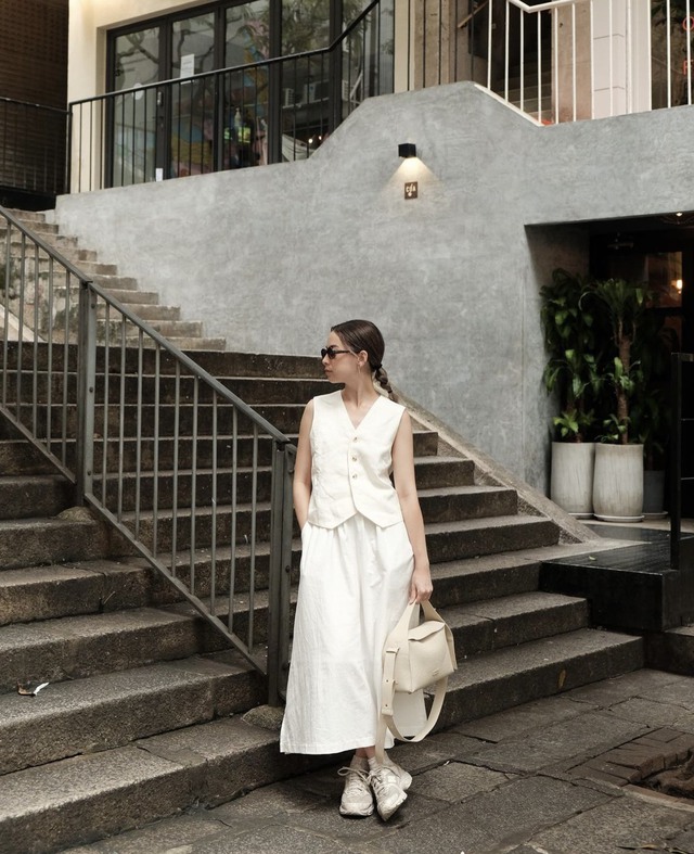 Chân váy trắng là thiết kế huyền thoại giúp các quý cô mặc đẹp mọi phong cách- Ảnh 6.