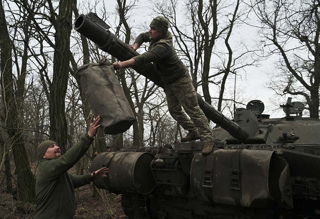 Ukraine tạm qua 'cơn khát' vũ khí- Ảnh 1.