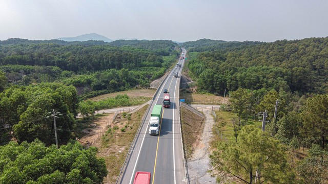 Vụ tai nạn xe khách trên cao tốc Cam Lộ - La Sơn: Thêm tình tiết mới- Ảnh 3.