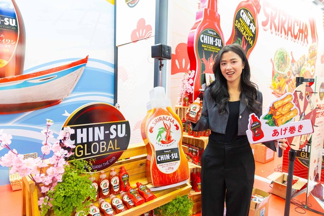 Thực khách Nhật hào hứng trải nghiệm tương ớt Chin-su Sriracha