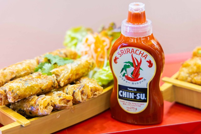 Kết hợp ăn ý với món Nhật, tương ớt Sriracha 