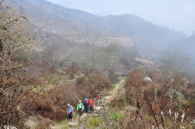 'Team xê dịch' chinh phục thử thách những đỉnh núi trên dưới 3.000 mét tại Việt Nam- Ảnh 4.