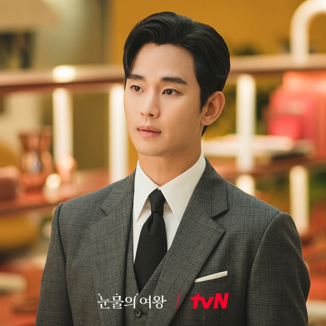 Vai diễn của Kim Soo Hyun trong 'Nữ hoàng nước mắt' gây tranh cãi- Ảnh 3.