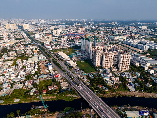 Akari City sở hữu vị trí mặt tiền Võ Văn Kiệt, kết nối đến trung tâm thành phố trong vòng 20 phút