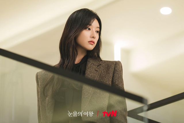 Trang phục của Kim Ji Won được khen nức nở trong tập đầu của Queen Of Tears - Ảnh 5.