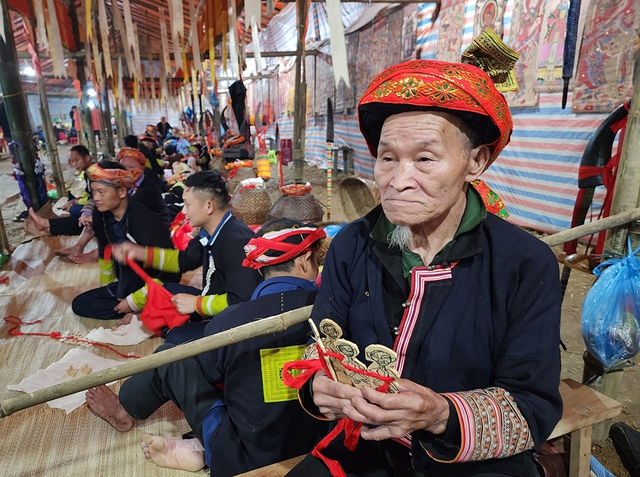 Đi về miền Dao: Người Dao lên đèn- Ảnh 6.