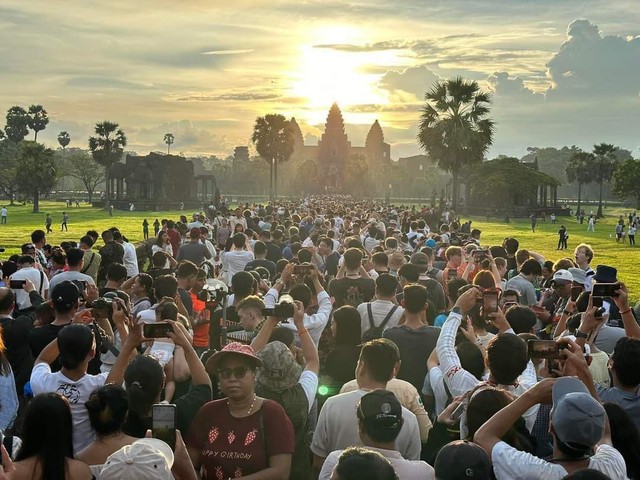 Bí ẩn mặt trời mọc trên đỉnh đền Angkor vào thời điểm ngày và đêm bằng nhau- Ảnh 2.