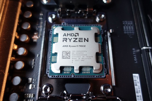 Giới đào tiền ảo ráo riết săn lùng CPU Ryzen của AMD- Ảnh 1.