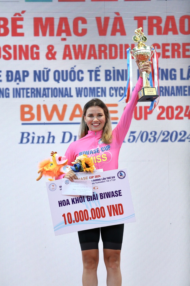 Tay đua người Nga giúp chủ nhà thắng lớn giải xe đạp nữ quốc tế Bình Dương- Ảnh 4.