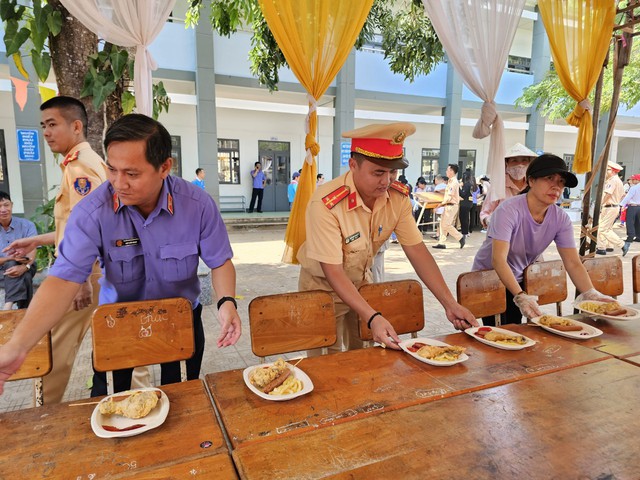 Bà Rịa - Vũng Tàu: Hơn 500 học sinh trải nghiệm một ngày làm chiến sĩ CSGT- Ảnh 8.