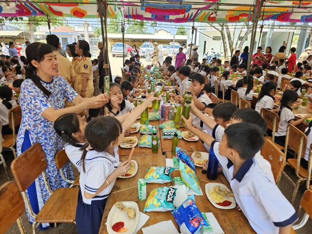 Bà Rịa - Vũng Tàu: Hơn 500 học sinh trải nghiệm một ngày làm chiến sĩ CSGT- Ảnh 12.