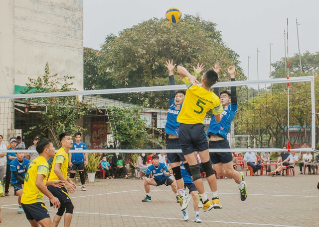 Sôi nổi giải bóng chuyền nam thanh niên tỉnh Quảng Bình- Ảnh 1.