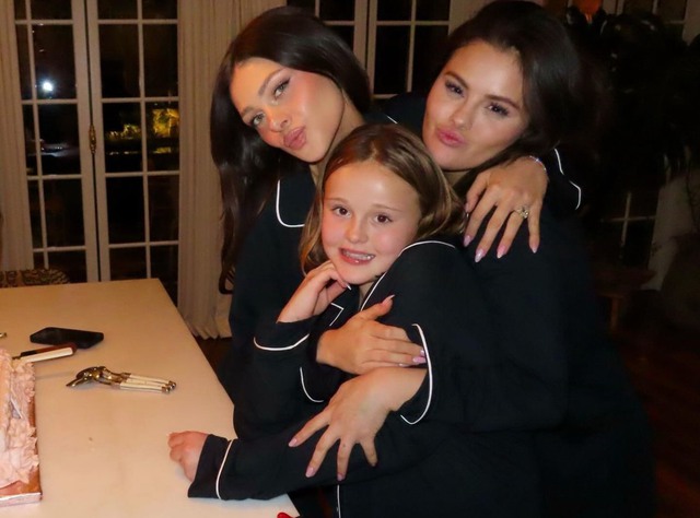 Selena Gomez và con dâu David Beckham đọ sắc nóng bỏng- Ảnh 4.