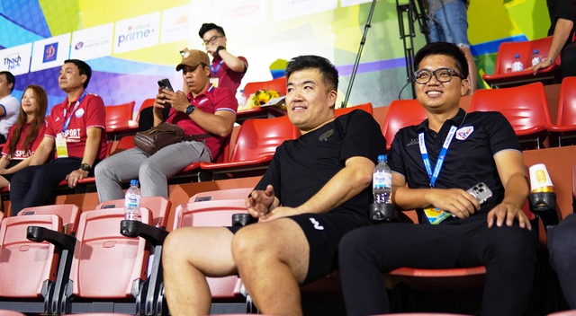 Trọng tài Hàn Quốc thưởng thức giải sinh viên: ‘Tôi đã hiểu vì sao người Việt yêu bóng đá’- Ảnh 1.