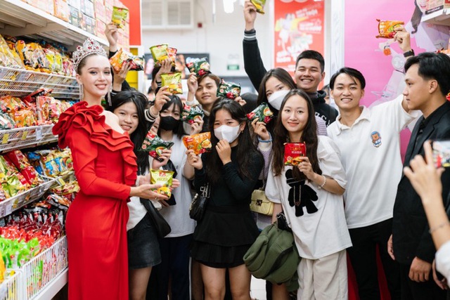 Hoa hậu Ba Lan 2022 cùng VIFON mang mì Chất Lượng Xuất Khẩu đi khắp Việt Nam- Ảnh 2.