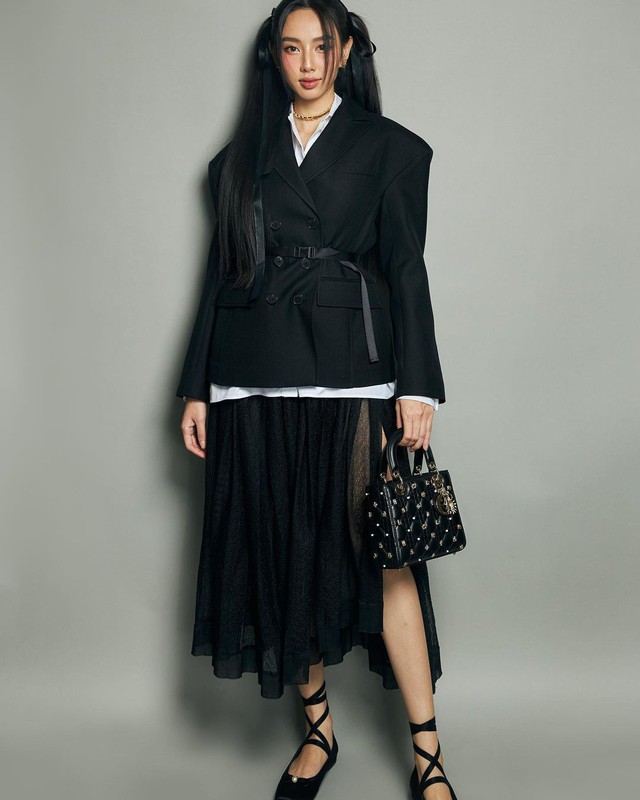 Mặc đẹp màu đen tối giản với gợi ý từ các người đẹp Việt- Ảnh 7.